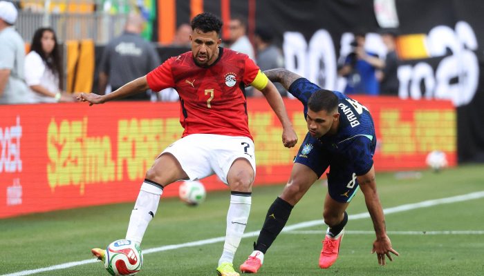 Bruno Guimarães persegue Trézéguet no campo de ataque do Brasil; marcação agressiva é uma das marcas da seleção de Carlo Ancelotti
             -       
        Kirk Irwin/Getty Images via AFP