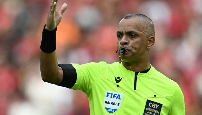 Wilton Pereira Sampaio durante partida entre Flamengo e Palmeiras, no Maracanã, pelo Brasileirão de 2025
             -       
        Mauro Pimentel - 19.out.25/AFP
