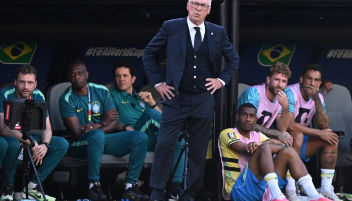 O técnico Carlo Ancelotti reage à beira do gramado durante o empate do Brasil com Marrocos, no MetLife Stadium, em East Rutherford, na rodada de abertura do Grupo C
             -       
        Jewel Samad/AFP