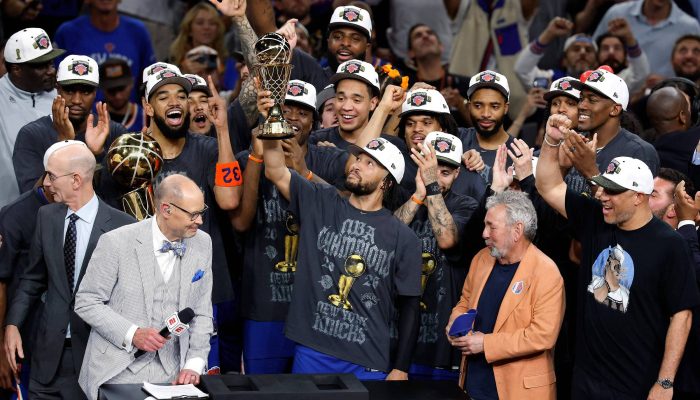 Jalen Brunson, o melhor jogador das finais na NBA, ergue troféu em San Antonio; NY Knicks ganhou a liga pela 1ª vez desde 1973
             -       
        Ronald Cortes/Getty Images via AFP