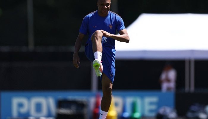 O craque francês Kylian Mbappe durante treino em Waltham, perto de Boston, nos EUA
             -       
        Frank Fife - 14.jun.26/AFP