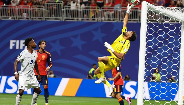 Vozinha faz defesa importante na partida entre Cabo Verde e Espanha pela Copa do Mundo
             -       
        Wang Kaiyan/Xinhua