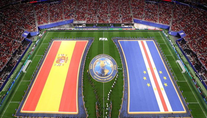 Bandeiras de Cabo Verde e Espanha antes da partida na Copa; jogo terminou 0 a 0
             -       
        Justin Setterfield/Getty Images via AFP