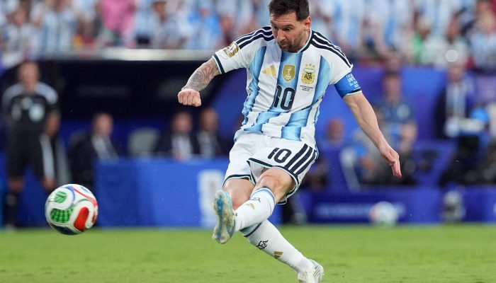Messi marca o primeiro gol da partida contra a Argélia, pela Copa do Mundo 2026
             -       
        Denny Medley/IMAGN IMAGES via Reuters
