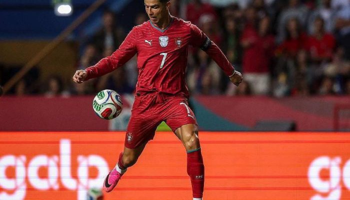 Aos 41 anos de idade, o astro português Cristiano Ronaldo é um exemplo de condicionamento físico e de longevidade  no futebol moderno

             -       
        Getty Images