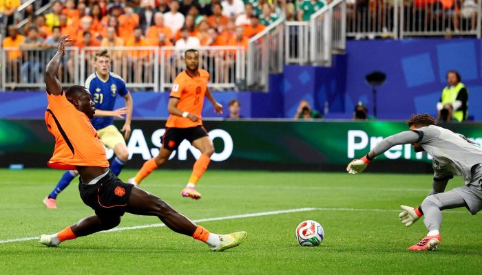 Brobbey marca o segundo gol da Holanda na partida contra a Suécia pela Copa do Mundo 2026
             -       
        Phil Noble/Reuters