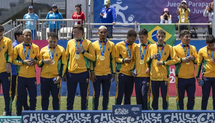 © ALESSANDRA CABRAL